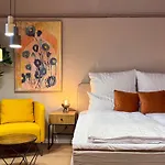 Schoenhaus Prenzlauer Berg - Grosszuegiges Design-Apartment