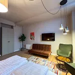Schoenhaus Prenzlauer Berg - Grosszuegiges Design-Apartment